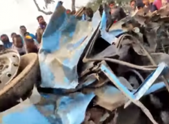 ট্রেন ও মাইক্রোবাস সংঘর্ষে ৩ জন নিহত